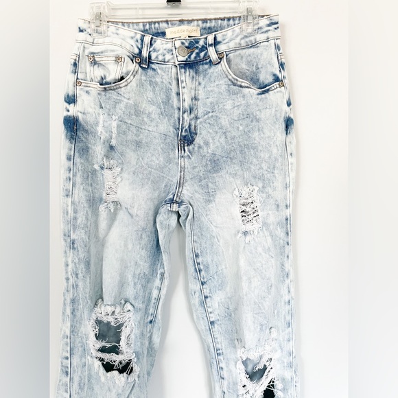 Madden Girl Light Wash Distressed Jeans - Picture 3 of 4